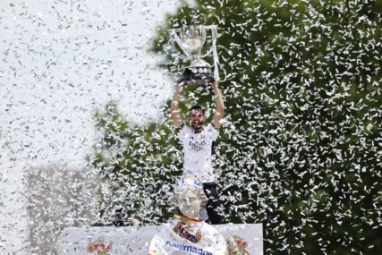 Real proslavio naslov prvaka Španije s hiljadama navijača u Madridu (FOTO)