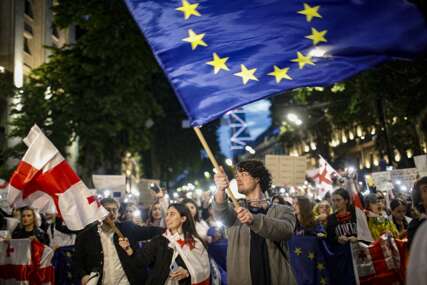 Parlament Gruzije izglasao “Zakon o stranim agentima” dok traju masovni protesti