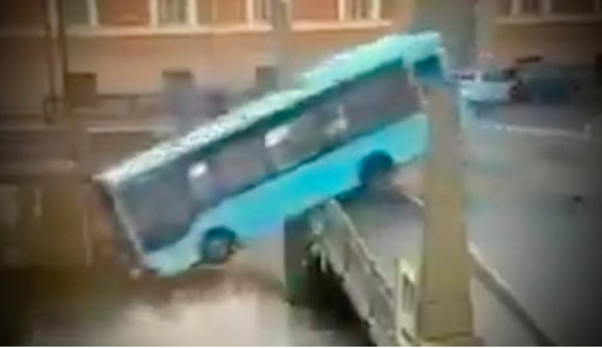 autobus upao u rijeku