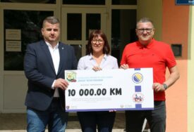 Edukacijsko-rehabilitacijskom centru "Duga" u Novom Travniku uručena velika donacija