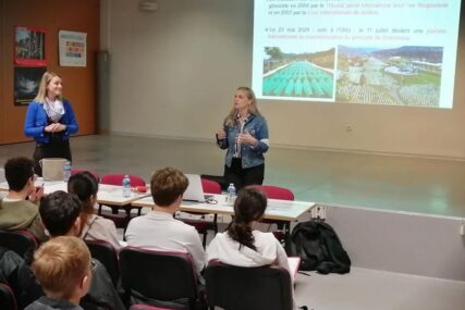 Sedina Delić-Tanović, preživjela žrtva genocida u Srebrenici, održala predavanje učenicima u Francuskoj (FOTO)
