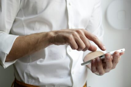 Sačuvajte šake i zglobove: Spriječite štetu usljed prekomjernog korištenja mobitela