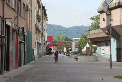 Banjaluka jutros prazna, na ulicama tek po neki prolaznik i automobil