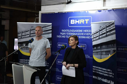 Zaposlenici BHRT-a dolaze ispred Parlamenta BiH