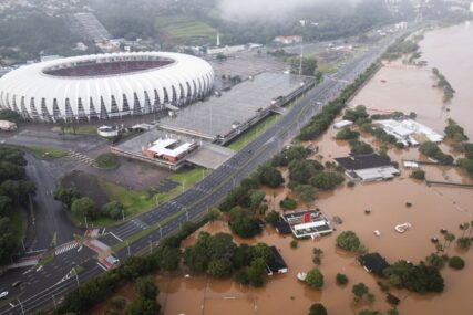 Tokom poplava u Brazilu urušio se most