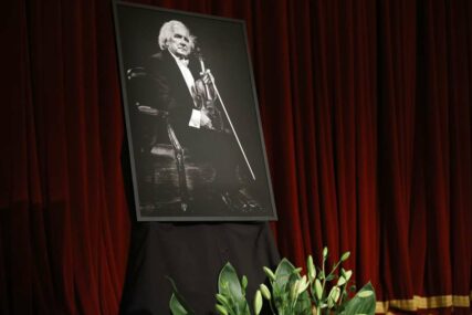 Brojni poštovaoci djela Dževada Šabanagića oprostili se od tog vrsnog violiniste, pedagoga i čovjeka