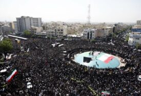 Desetine hiljada Iranaca se oprašta od predsjednika Ebrahima Reisija