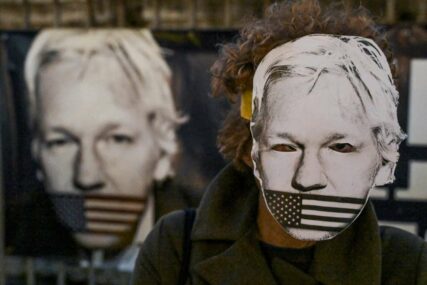 Julian Assange potpisao sporazum o priznanju krivice i izašao iz zatvora