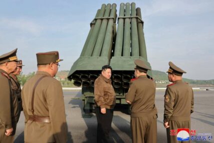 Kim Jong Un nadgledao probno ispaljivanje iz 'tehnički ažuriranog' višecjevnog raketnog sistema