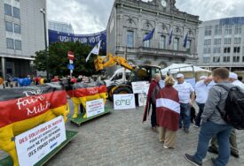 Proizvođači mlijeka održali protest ispred institucija EU u Briselu