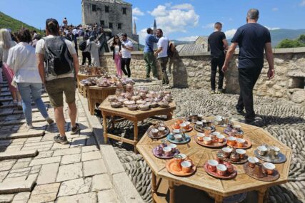 Turisti sa svih kontinenata "preplavili" Mostar, očekuje se rekordna sezona (FOTO)