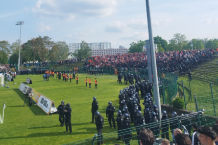 Njemačka: Na utakmici povrijeđeno 155 policajaca! (VIDEO)