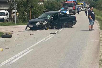 Teška nesreća kod Bratunca: Direktan sudar dva automobila (VIDEO)