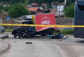 TEŠKA NESREĆA U sudaru kamiona i autobusa u Nemili kod Zenice poginuo vozač iz Kaknja