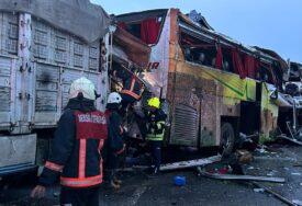 U saobraćajnoj nesreći u Turskoj poginulo deset, povrijeđeno 30 osoba