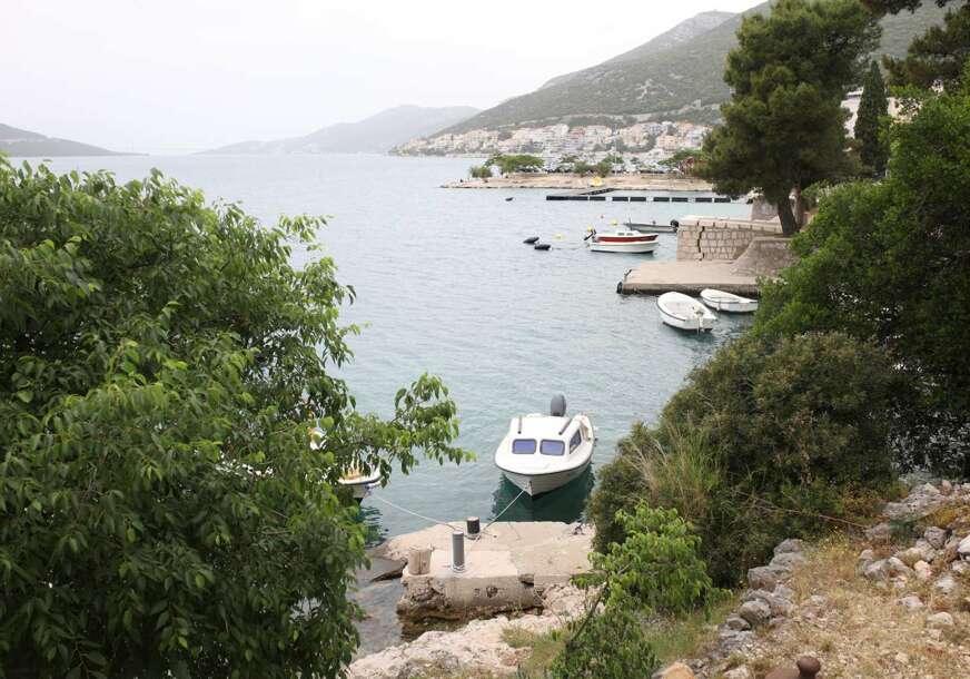 neum plaza more camac