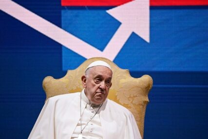 Papa Franjo pozvao vlade na demografske politike: "Ne fali pasa i mačaka, već djece"