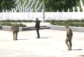 Pojačano prisustvo policije u Potočarima:  Memorijalni centar otvoren za posjetioce