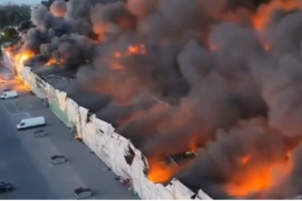 Veliki požar u Varšavi, trgovački centar gotovo u potpunosti uništen (VIDEO)