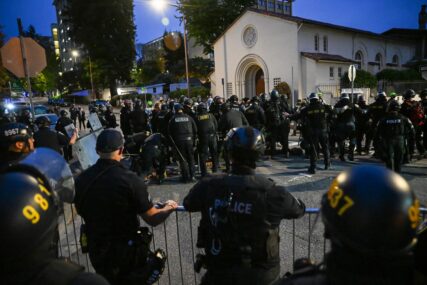 Policija razbila propalestinski protest, uhapsila desetak studenata na UC Berkeley (FOTO)