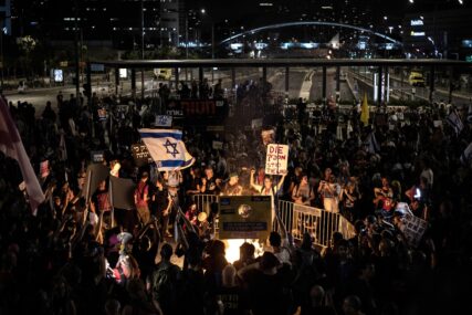 Izraelska policija intervenisala tokom protesta desetina hiljada ljudi u Tel Avivu