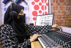 Uprkos mjerama talibana: Na jednom radiju u Afganistanu uglavnom rade žene