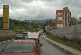 Okom kamere Bosnainfo! Otežan saobraćaj u jednoj od najfrekventnijih ulica u Sarajevu (FOTO)