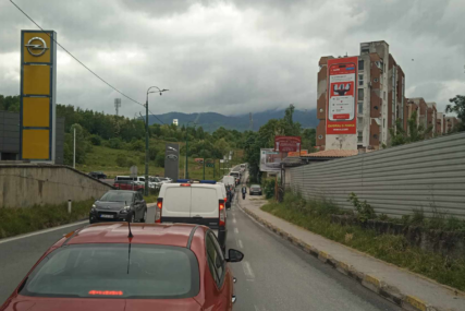 Okom kamere Bosnainfo! Otežan saobraćaj u jednoj od najfrekventnijih ulica u Sarajevu (FOTO)
