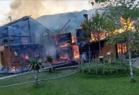 Izgorio restoran “Komuna”, gosti pobjegli u zadnji čas (FOTO)