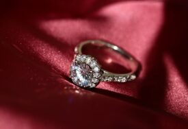 Kupila prsten za siću, nije ni slutila da vrijedi pravo bogatstvo