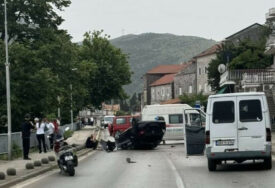 Stravična nesreća u BiH: Automobil završio na krovu, poginuo 18-godišnji mladić