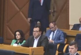 Poslušajte govor šefa Kluba SDP Saše Grbića u NS RS o genocidu i Rezoluciji o Srebrenici. Iz svoje glave, iz srca, hrabro i pošteno