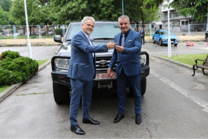 Sattler uručio ključeve specijalnog vozila Direkciji za koordinaciju policijskih tijela BiH