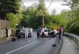 Saobraćajna nesreća u Donjoj Vogošći, dvije osobe povrijeđene (VIDEO)