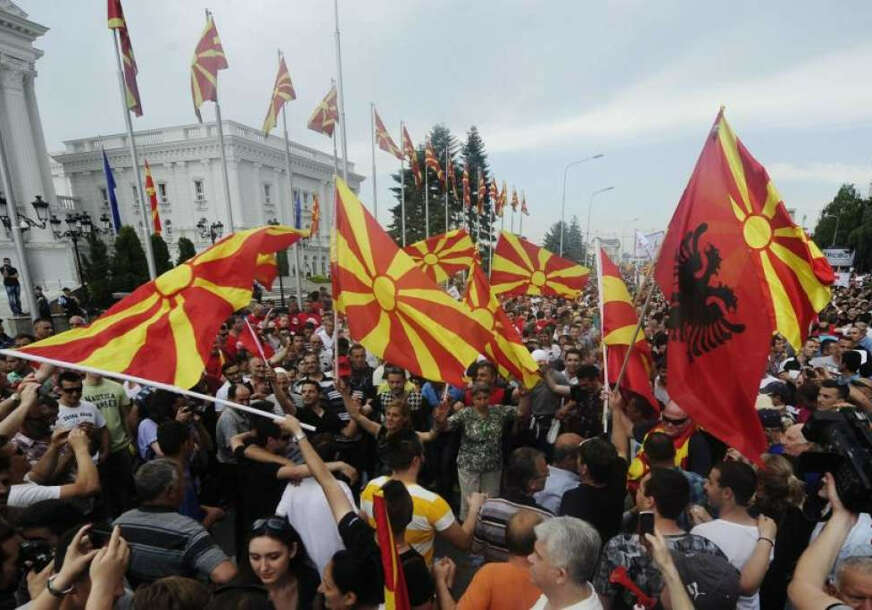 sjeverna makedonija zastave protest