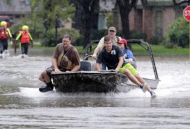 Stotine ljudi spašeno iz poplava u Teksasu