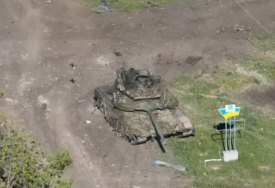 Ukrajinski dron se "prišunjao" ruskom tenku, a onda je... (VIDEO)