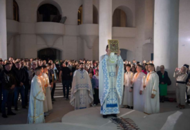 Pravoslavni vjernici dočekali Vaskrs u sabornoj crkvi Svete Trojice u Mostaru