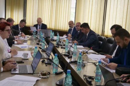 Vlada ZDK odobrila 30.000 KM za Memorijalni centar Potočari, odluka o visini školarina za studente