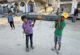 Djeca iz Gaze vojni otpad pretvorila u "igračke"