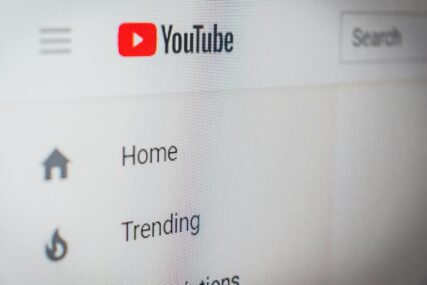Promjena pravila na YouTube-u: Korisnici mogu da traže uklanjanje sadržaja koji ima njihovo lice ili glas