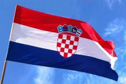 U šumi zapalio zastavu Hrvatske. Ide na mjesec dana iza rešetaka