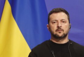 Zelenski poslao poruku: "Bog ima ukrajinsku zastavu, klečimo samo u molitvi"