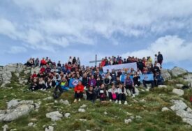 Tradicionalni uspon na livanjsku planinu: '100 žena na Kamešnici'