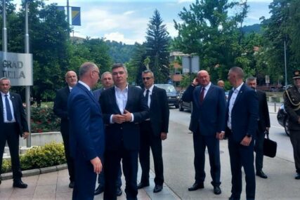 Zoran Milanović stigao u Tuzlu: Odao počast pripadnicima 115. brigade HVO Zrinski