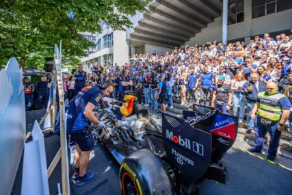 Tim Red Bull Racinga posjetio Mašinski fakultet i održao predavanje studentima (FOTO)