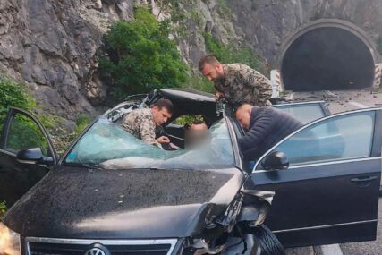 HUMANI ČIN Vojnici OS BiH spašavali unesrećene kod Mostara