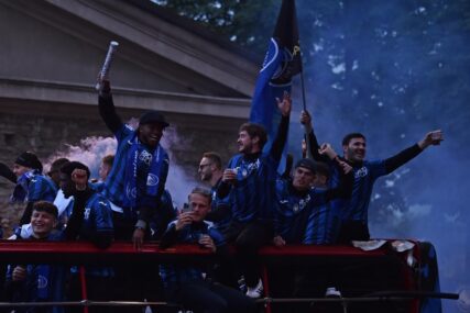 Atalanta pred 50.000 navijača proslavila osvajanje Europa Lige, Kolašinac mahao bh. zastavom (VIDEO)