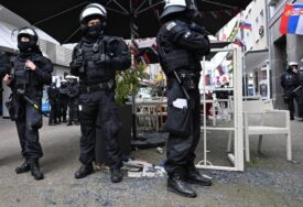 Njemačka: Povrijeđeno devet policajaca u sukobu sa navijačima Srbije