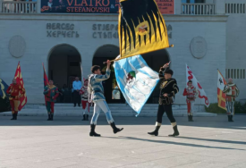 Akrobacijama sa zastavama 'Barjaktari iz Arezza' nastupili u Mostaru